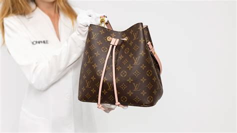 要價台幣一萬五的口罩套？！極致奢華的防疫配件，Louis Vuitton